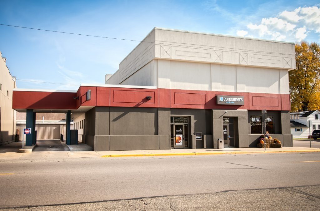 A Consumers Credit Union location with a drive thru